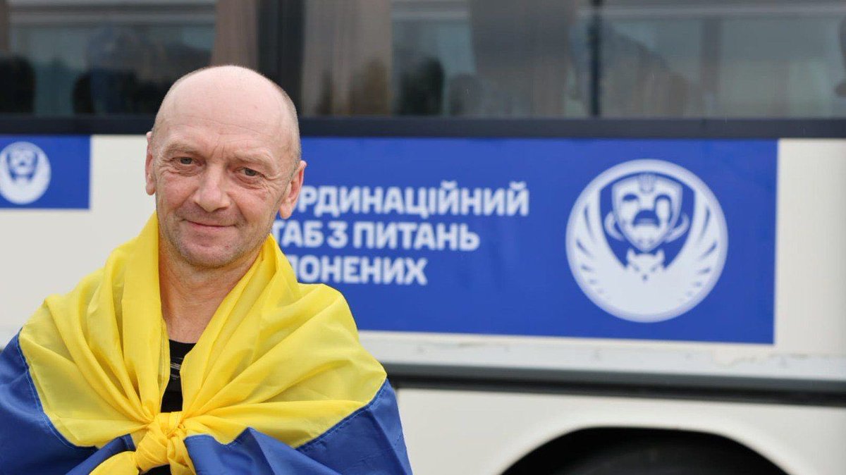 Ruslan Stefanchuk (@r_stefanchuk) on Twitter photo Україна повернула з російського полону ще одну групу своїх Захисників і цивільних громадян.
Серед звільнених — поранені й тяжкохворі військові, оборонці Маріуполя, воїни, які понад три роки перебували в неволі. Наймолодшому з них — лише 20 років, найстаршому — 59.
Додому Україна повернула з російського полону ще одну групу своїх Захисників і цивільних громадян.
Серед звільнених — поранені й тяжкохворі військові, оборонці Маріуполя, воїни, які понад три роки перебували в неволі. Наймолодшому з них — лише 20 років, найстаршому — 59.
Додому