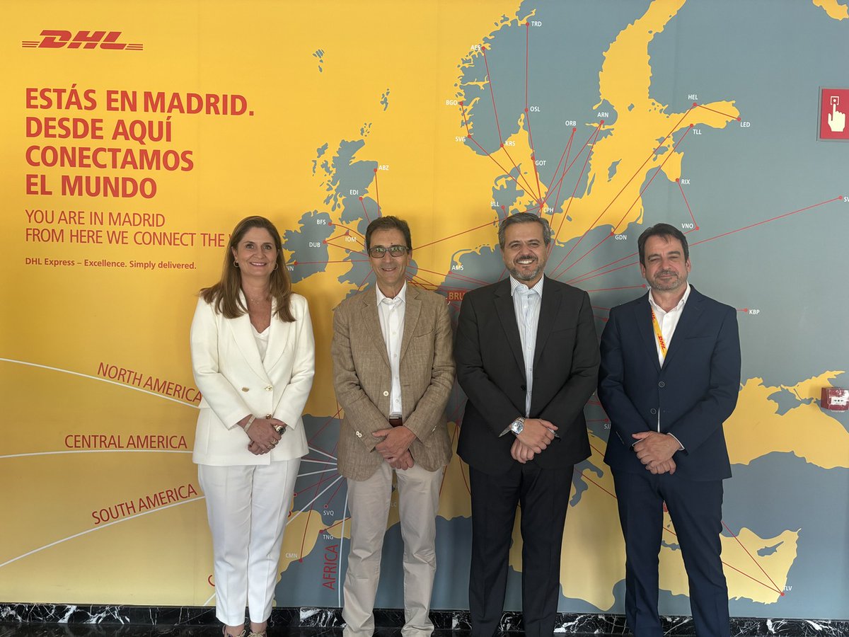 Transportes e Infraestructura▪️Comunidad de Madrid (@transportes_cm) on Twitter photo ✈ La <a href="/ComunidadMadrid/">Comunidad de Madrid</a> reclama al Gobierno central una inversión real para el Aeropuerto de Barajas, principal hub aéreo de España.
➡ El consejero <a href="/jorgerodrigodo/">Jorge Rodrigo Dominguez</a> ha visitado las instalaciones de <a href="/DHLGlobal/">DHL Group</a> en el aeródromo de la capital.
+info: c.madrid/86ac91 ✈ La <a href="/ComunidadMadrid/">Comunidad de Madrid</a> reclama al Gobierno central una inversión real para el Aeropuerto de Barajas, principal hub aéreo de España.
➡ El consejero <a href="/jorgerodrigodo/">Jorge Rodrigo Dominguez</a> ha visitado las instalaciones de <a href="/DHLGlobal/">DHL Group</a> en el aeródromo de la capital.
+info: c.madrid/86ac91