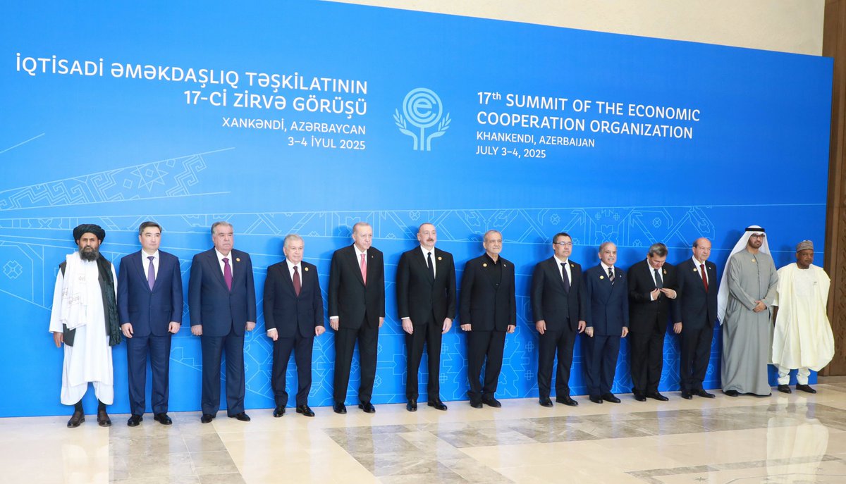 ملا ورور نړۍ ته ثابته کړه چې افغانان به له تورې لونګۍ او سپینو جامو سره د خپلواکۍ اتلان پیژنئ.