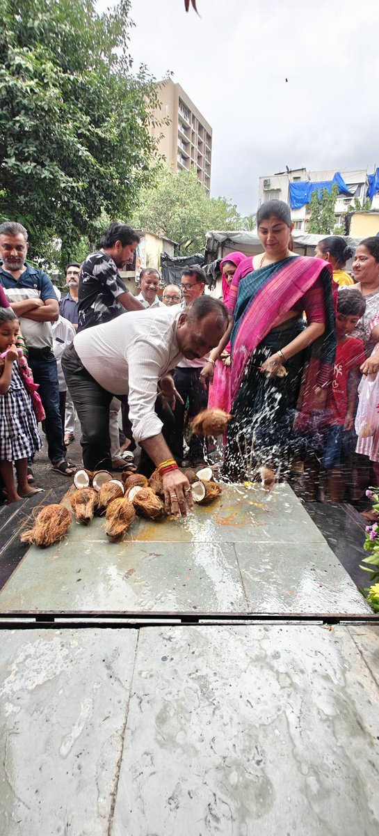 TukaramKate's tweet image. प्रभाग क्र.१४६ अणुशक्ती नगर येथे नव्या सार्वजनिक शौचालयाचे लोकार्पण नगरसेविका सौ. समृद्धी गणेश काते यांच्या प्रयत्नातून पार पडले. महिलांच्या व ज्येष्ठ नागरिकांच्या मागणीनंतर ही महत्त्वाची सुविधा उपलब्ध करण्यात आली.

#tukaramkate #ChemburDevelopment #PublicWelfare #ChemburUpdates