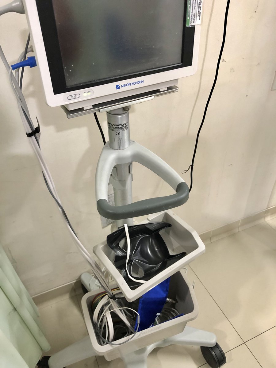 rubythearchangl's tweet image. HALO FK UNPAD 💚💚 gak ngerti kenapa tbtb ada topeng batman disitu 😃