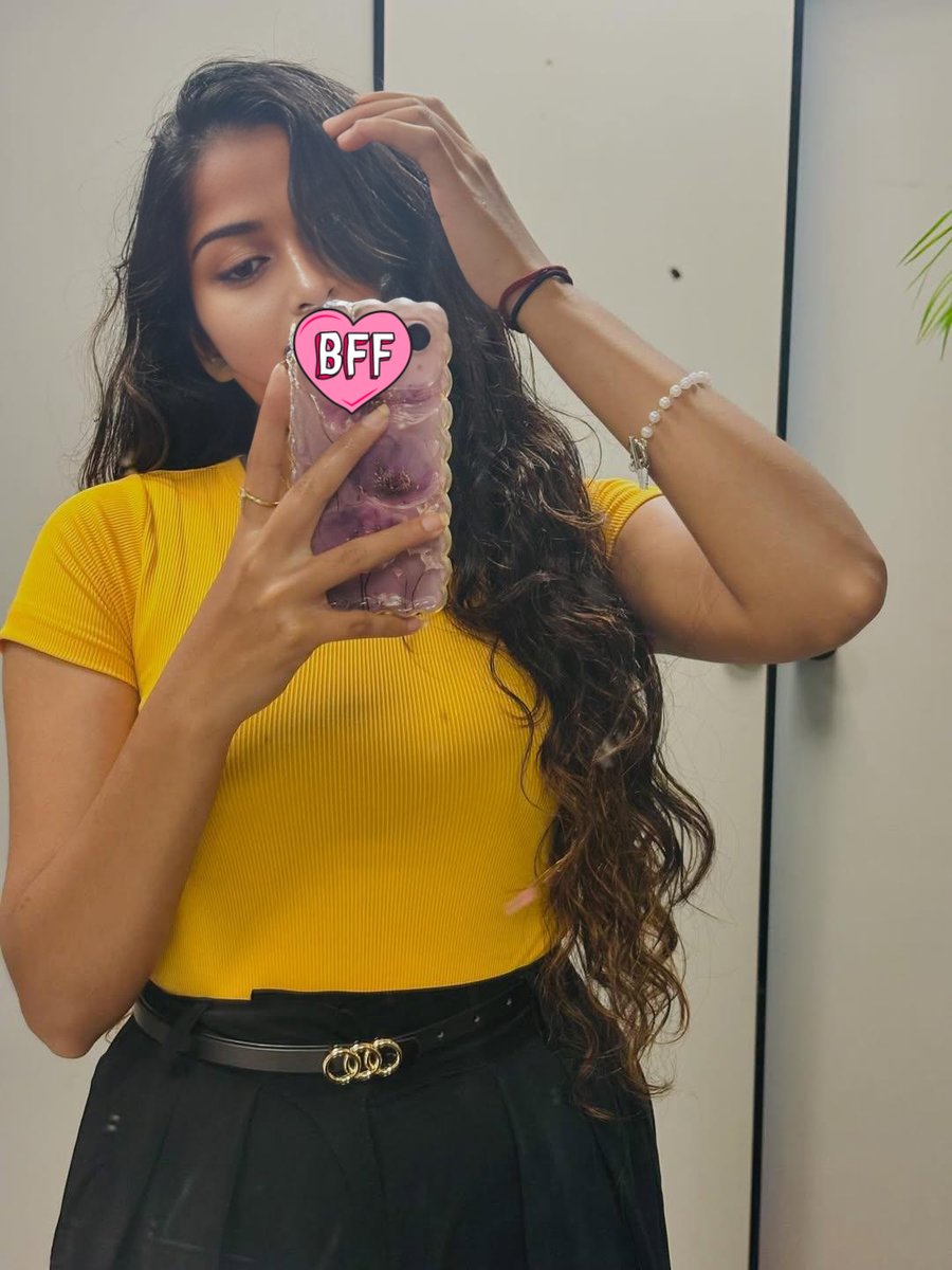 💛✨🖤🤳