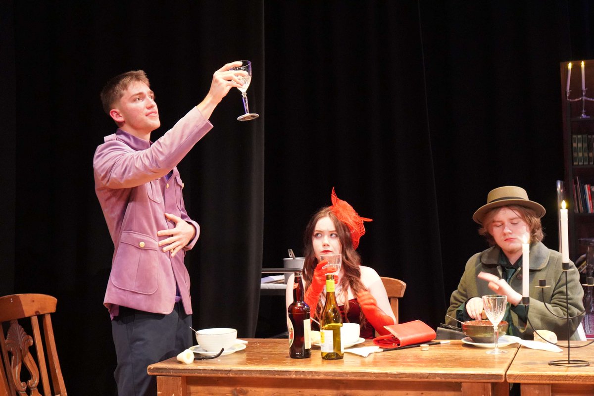 A few weeks ago, our talented Level 3 Performing Arts  students brought the classic murder mystery Cluedo to life on stage for their Final Major Project🎭

Would you be interested in studying this course? Click here: ow.ly/IHBJ50WiXo3 🔍