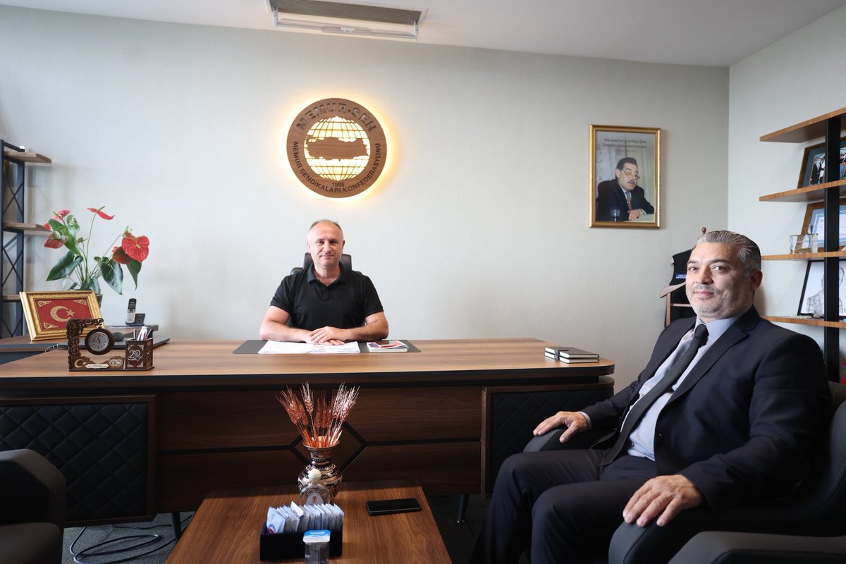 Paulmark'tan Ziyaret. 

Ülke genelinde 98 mağaza ile hizmet veren,MemurSenAvantaj Dünyasında devam eden işbirliği üzerine değerlendirmeler de bulunduğumuz;

Paulmark Bakanlıklar Mağaza ve İhale Sorumlusu Levent Varlık'a nazik ziyaretleri için teşekkür ediyor, çalışmalarında