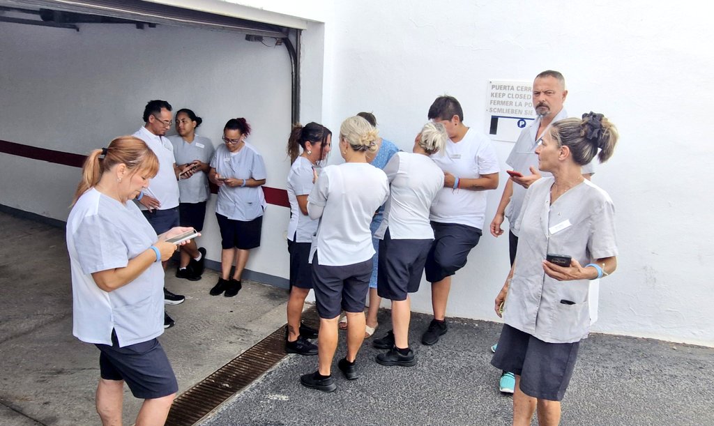 Friday morning started at #RoyalTenerifeCountryClub with a Spark #microtraining. We always have reason to recognise our colleagues, so let's do it! #teammember #teamwork