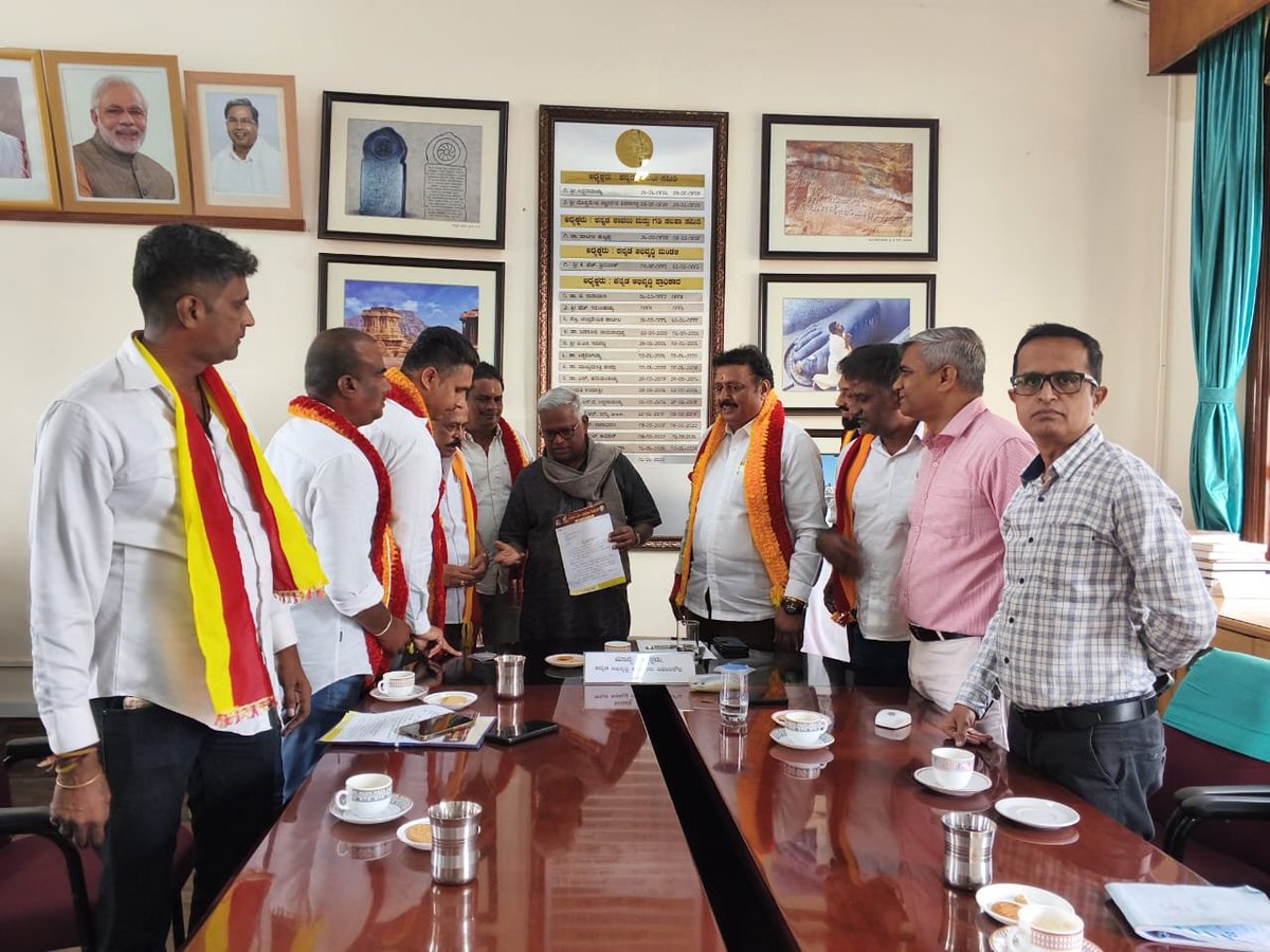 ರಾಜ್ಯದಲ್ಲಿ ದ್ವಿಭಾಷಾ ನೀತಿ ಅನುಷ್ಠಾನಗೊಳ್ಳುವಲ್ಲಿ ಕನ್ನಡಪರ ಹೋರಾಟಗಾರರ ಬೆಂಬಲಕ್ಕೆ ಕನ್ನಡ ಅಭಿವೃದ್ಧಿ ಪ್ರಾಧಿಕಾರ ಸದಾ ಸಿದ್ಧ.