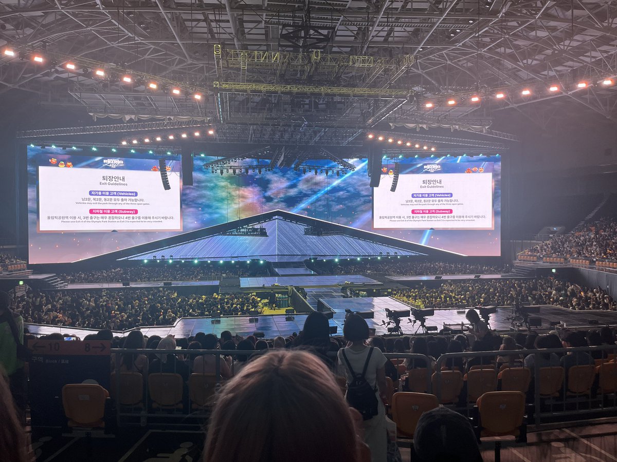 체조 2층 34구역 3열 시야....
줌안땡긴거랑 체감......
생각보다ㅈㄴ가까워서토함