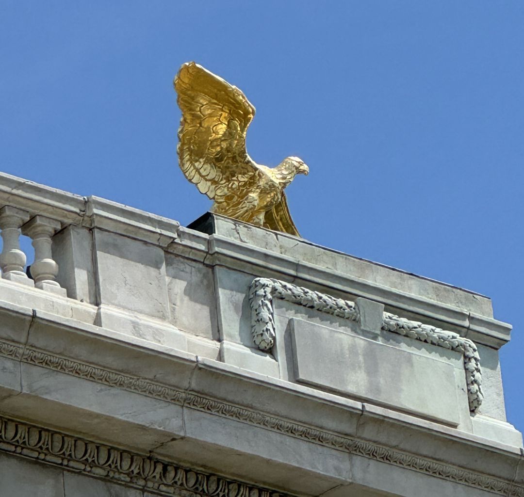 JohnCanningCo's tweet image. Happy #IndependenceDay from the Canning crew! To keep with the patriotic theme of the day we are highlighting our #gilding work for the Bergen County Justice Center in NJ. Here you can see 1 of the 5 restored golden eagle statues representing strength, freedom & independence.