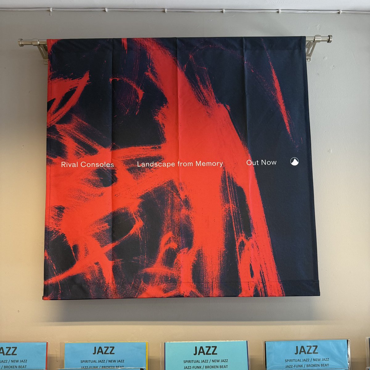 Piccadilly Records (@piccadillyrecs) on Twitter photo BRAND NEW BANNER
Rival Consoles - ‘Landscape From Memory’
piccadillyrecords.com/160292/Rival-C…
<a href="/rivalconsoles/">Rival Consoles</a>
<a href="/ErasedTapes/">Erased Tapes</a> BRAND NEW BANNER
Rival Consoles - ‘Landscape From Memory’
piccadillyrecords.com/160292/Rival-C…
<a href="/rivalconsoles/">Rival Consoles</a>
<a href="/ErasedTapes/">Erased Tapes</a>