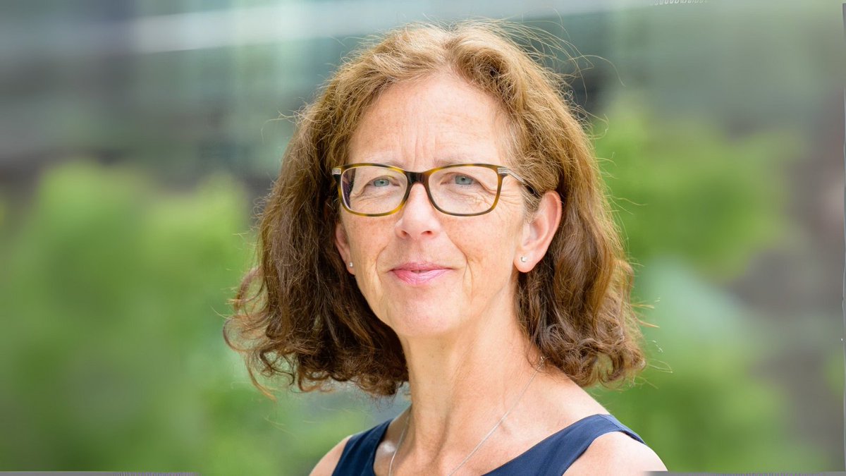 Nuffield Department of Medicine (@ndmoxford) on Twitter photo Congratulations to <a href="/Ludwig_Cancer/">Ludwig Cancer</a> Oxford's Prof Helen Byrne for winning the 2025 Naylor Prize in Applied Mathematics from <a href="/LondMathSoc/">London Mathematical Society</a>!🎉 She has been recognised for her work using mathematical modelling to understand more about #tumours.
Read more 👉 ndm.ox.ac.uk/news/helen-byr… Congratulations to <a href="/Ludwig_Cancer/">Ludwig Cancer</a> Oxford's Prof Helen Byrne for winning the 2025 Naylor Prize in Applied Mathematics from <a href="/LondMathSoc/">London Mathematical Society</a>!🎉 She has been recognised for her work using mathematical modelling to understand more about #tumours.
Read more 👉 ndm.ox.ac.uk/news/helen-byr…