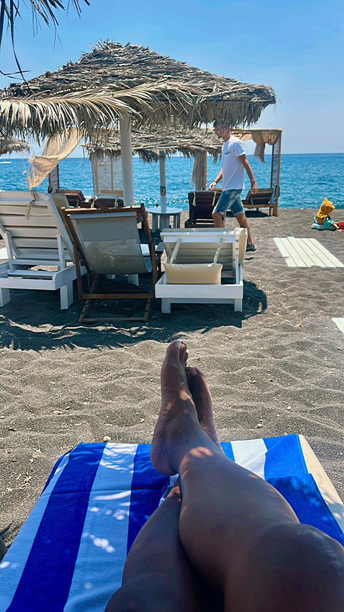Nolaboi_25's tweet photo. I could live here 🤭 #Santorini #Greece #Beach #APClass https://t.co/ZgCXSIFVf9