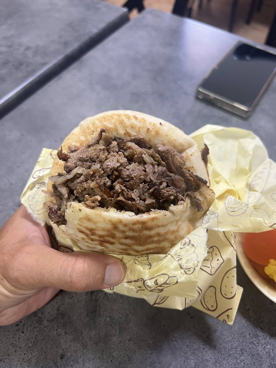 RedaMansour's tweet photo. Our Shawarma, Our local style ❤️
Shawarma estilo Munte Carmelo 💚 https://t.co/ZGVRtREO3i