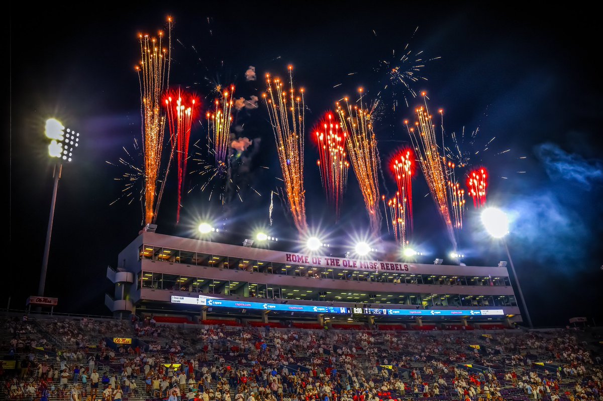 Sidelines - Ole Miss (@ssn_olemiss) on Twitter photo 