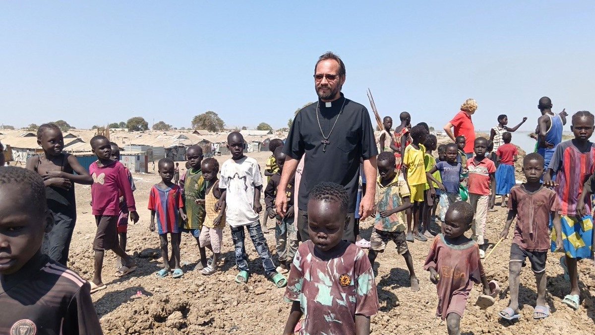 Vatican News PL (@vaticannewspl) on Twitter photo Biskup Bentiu Christian Carlassare, opisując sytuację Sudanu Południowego, podkreśla, że ten kraj i jego Kościół pilnie potrzebują „pasterzy pokoju” – przywódców zdolnych do budowania relacji opartych na przebaczeniu.
➡️tiny.pl/fzdr045j
<a href="/EpiskopatNews/">EpiskopatNews</a> Biskup Bentiu Christian Carlassare, opisując sytuację Sudanu Południowego, podkreśla, że ten kraj i jego Kościół pilnie potrzebują „pasterzy pokoju” – przywódców zdolnych do budowania relacji opartych na przebaczeniu.
➡️tiny.pl/fzdr045j
<a href="/EpiskopatNews/">EpiskopatNews</a>