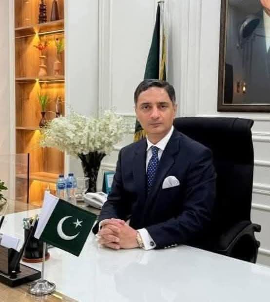90 دن میں پنجاب کو اتنا محفوظ کر دونگا کوئی عورت اکیلی زیور پہن کر  بازار سے گھوم کر گھر واپس آئے گی کوئی لوٹنے والا نہ ہوگا تو دوستو یہ الفاظ یہ نعرہ یہ ماٹو یہ الفاظ عمران خان کے نہیں یہ ایک دلیر دبنگ مضبوط سپاہی سربراہ سی سی ڈی سہیل ظفر چٹھہ جو قبل ازیں ڈائریکٹر جنرل اینٹی