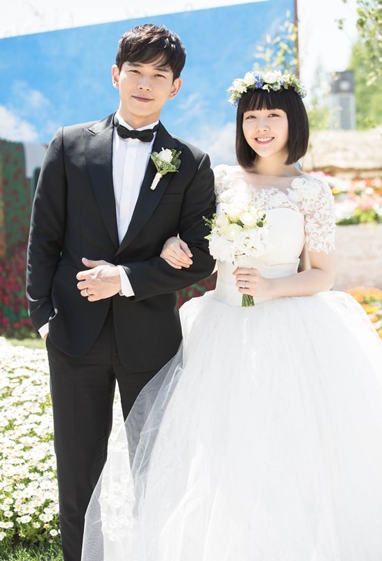 [GIRL'S ANNOUCEMENT]

#มินอา เตรียมเข้าพิธีวิวาห์กับนักแสดง #อนจูวาน ในเดือนพฤศจิกายนนี้! โดยจะเป็นพิธีการแบบส่วนตัว ร่วมกับครอบครัวและคนสนิท

ขอแสดงความยินดีด้วยค่ะ ❤️

(ภาพประกอบจากละคร Beautiful Gong Shim ที่ทั้งคู่เคยร่วมงานกัน เมื่อปี พ.ศ. 2559)

#걸스데이 #GIRLSDAY
#방민아