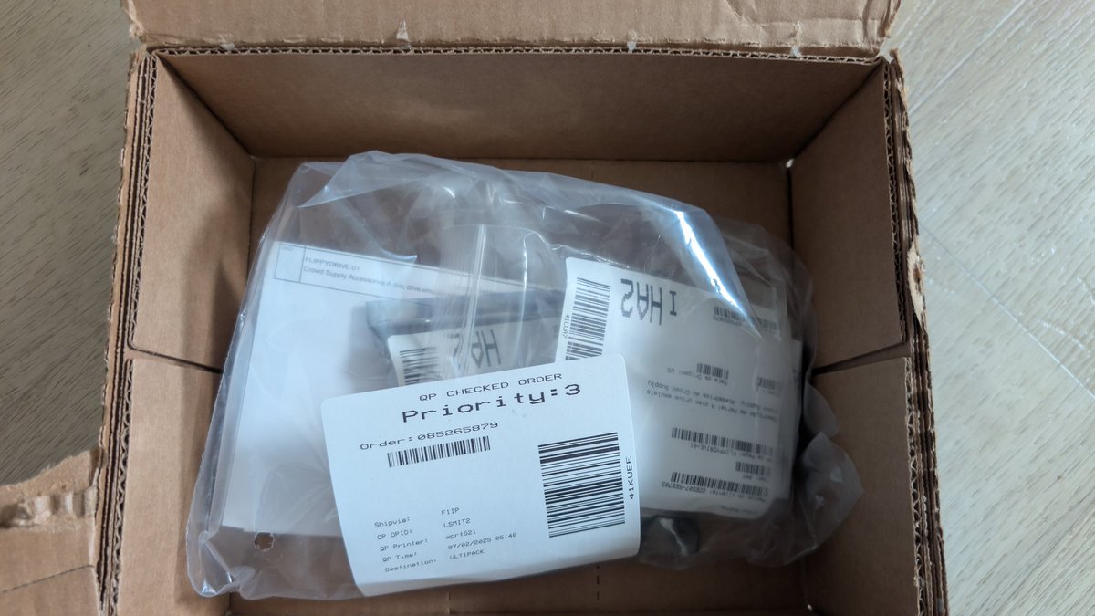 hitmanmcc's tweet photo. Finally, after a very long wait, my flippydrive units have arrived! One for my spice orange GameCube and one for my Panasonic Q.
#RETROGAMING #Nintendo #GameCube #flippydrive https://t.co/zRLzQoDCtx