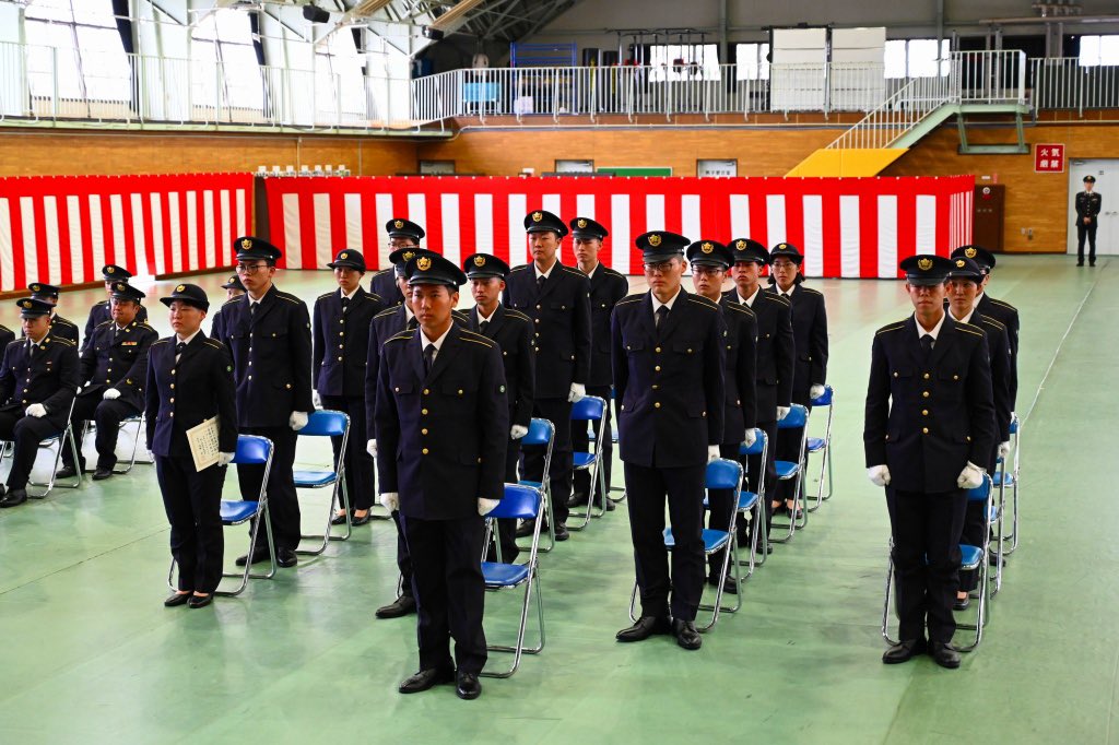 aomori_PCO's tweet image. 『新隊員修了式』
第5普通科連隊自衛官候候補生修了式が行われました🫡
春に入隊した自衛官候補生の皆さんが6月30日に無事に前期教育を修了しました😊
同期と過ごした3ヶ月で皆さん引き締まった表情でかっこ良かったです🤩

#自衛官候補生 #新隊員 #第5普通科連隊 #教育 #同期 #絆 #青森