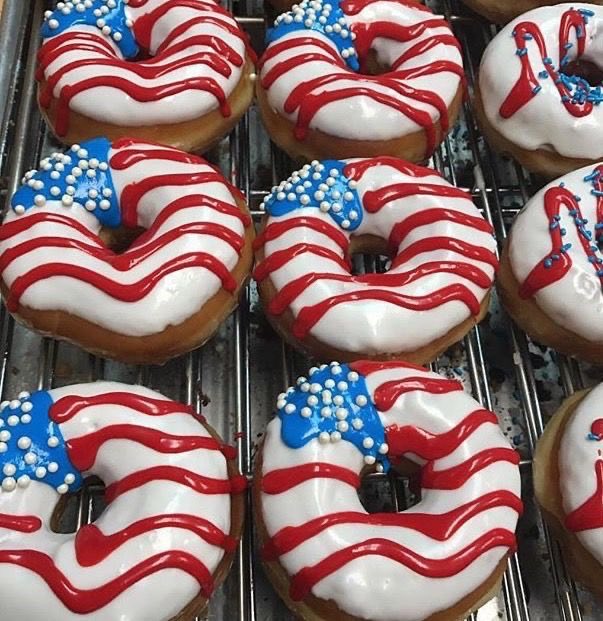 carolcoppie's tweet photo. Good Friday morning! It’s Independence Day and it’s time to make the Donuts! Happy Fourth of July!☕️🍩🇺🇸 https://t.co/vKiCQJQEmK
