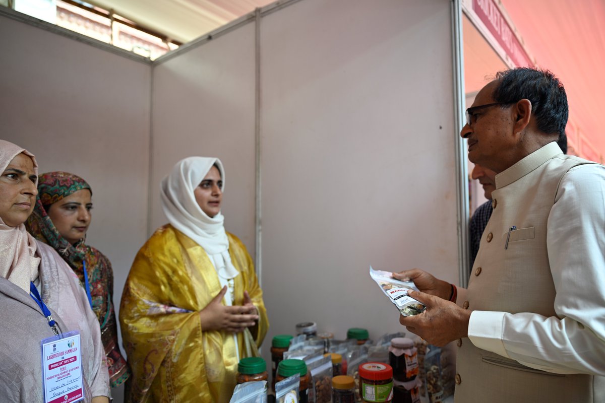 Ministry of Rural Development, Government of India (@mord_goi) on Twitter photo ą¤®ą¤¾ą¤Øą¤Øą„ą¤Æ ą¤ą„ą¤Øą„ą¤¦ą„ą¤°ą„ą¤Æ ą¤ą„ą¤°ą¤¾ą¤®ą„ą¤£ ą¤µą¤æą¤ą¤¾ą¤ø ą¤ą¤° ą¤ą„षि ą¤ą¤µą¤ ą¤ą¤æą¤øą¤¾ą¤Ø ą¤ą¤²ą„याण ą¤®ą¤ą¤¤ą„रą„, ą¤¶ą„ą¤°ą„ ą¤¶ą¤æą¤µą¤°ą¤¾ą¤ ą¤øą¤æą¤ą¤¹ ą¤ą„हान ą¤Øą„ ą¤ą¤ #Srinagar ą¤ą„ ą¤ą„ą¤Øą¤®ą„ą¤¹ ą¤®ą„ą¤ #LakhpatiDidi ą¤øą¤®ą„ą¤®ą„लन ą¤®ą„ą¤ ą¤ą¤¾ą¤ ą¤²ą¤æą¤Æą¤¾ą„¤
ą¤¦ą„ą¤Øą¤¦ą¤Æą¤¾ą¤² ą¤
ą¤ą¤¤ą„ą¤Æą„ą¤¦ą¤Æ ą¤Æą„ą¤ą¤Øą¤¾ ā ą¤°ą¤¾ą¤·ą„ą¤ą„ą¤°ą„ą¤Æ ą¤ą„ą¤°ą¤¾ą¤®ą„ą¤£ ą¤ą¤ą„ą¤µą¤æą¤ą¤¾ मिशन ą¤ą„ ą¤¦ą„ą¤¦ą¤æą¤Æą„ą¤ ą¤¦ą„ą¤µą¤¾ą¤°ą¤¾ ą¤²ą¤ą¤¾ą¤ ą¤ą¤ ą¤øą„ą¤ą¤¾ą¤²ą„ą¤ ą¤ą¤¾ ą¤Øą¤æą¤°ą„ą¤ą„षण ą¤ą¤°ą¤¤ą„ ą¤¹ą„ą¤ ą¤®ą¤¾ą¤Øą¤Øą„ą¤Æ ą¤®ą¤ą¤¤ą„ą¤°ą„ ą¤®ą¤¾ą¤Øą¤Øą„ą¤Æ ą¤ą„ą¤Øą„ą¤¦ą„ą¤°ą„ą¤Æ ą¤ą„ą¤°ą¤¾ą¤®ą„ą¤£ ą¤µą¤æą¤ą¤¾ą¤ø ą¤ą¤° ą¤ą„षि ą¤ą¤µą¤ ą¤ą¤æą¤øą¤¾ą¤Ø ą¤ą¤²ą„याण ą¤®ą¤ą¤¤ą„रą„, ą¤¶ą„ą¤°ą„ ą¤¶ą¤æą¤µą¤°ą¤¾ą¤ ą¤øą¤æą¤ą¤¹ ą¤ą„हान ą¤Øą„ ą¤ą¤ #Srinagar ą¤ą„ ą¤ą„ą¤Øą¤®ą„ą¤¹ ą¤®ą„ą¤ #LakhpatiDidi ą¤øą¤®ą„ą¤®ą„लन ą¤®ą„ą¤ ą¤ą¤¾ą¤ ą¤²ą¤æą¤Æą¤¾ą„¤
ą¤¦ą„ą¤Øą¤¦ą¤Æą¤¾ą¤² ą¤
ą¤ą¤¤ą„ą¤Æą„ą¤¦ą¤Æ ą¤Æą„ą¤ą¤Øą¤¾ ā ą¤°ą¤¾ą¤·ą„ą¤ą„ą¤°ą„ą¤Æ ą¤ą„ą¤°ą¤¾ą¤®ą„ą¤£ ą¤ą¤ą„ą¤µą¤æą¤ą¤¾ मिशन ą¤ą„ ą¤¦ą„ą¤¦ą¤æą¤Æą„ą¤ ą¤¦ą„ą¤µą¤¾ą¤°ą¤¾ ą¤²ą¤ą¤¾ą¤ ą¤ą¤ ą¤øą„ą¤ą¤¾ą¤²ą„ą¤ ą¤ą¤¾ ą¤Øą¤æą¤°ą„ą¤ą„षण ą¤ą¤°ą¤¤ą„ ą¤¹ą„ą¤ ą¤®ą¤¾ą¤Øą¤Øą„ą¤Æ ą¤®ą¤ą¤¤ą„रą„