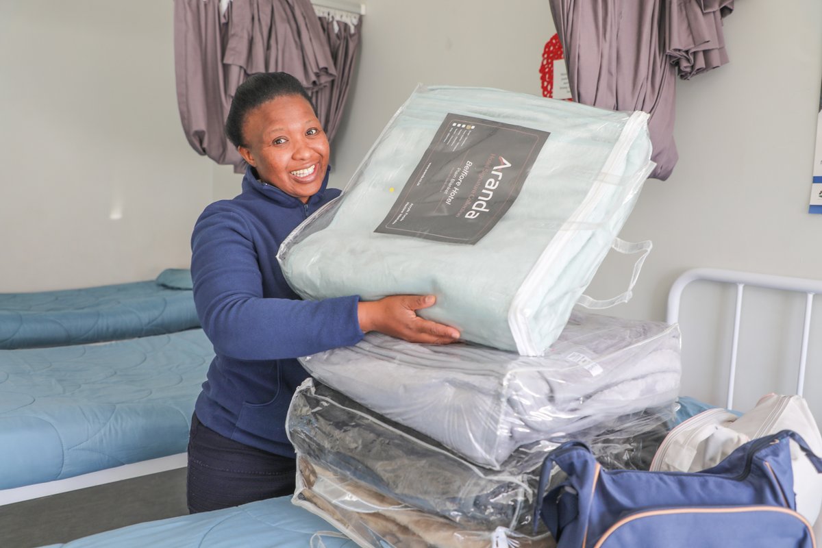 WorldvisionLS's tweet image. Winter once brought hardship to Matukeng Health Centre, no heating, no baby packs, no comfort for moms &amp;amp; newborns. Today, thanks to @WorldVisionLS, warmth &amp;amp; hope have returned. Blankets, Baby packs 🍲 Meals 🚐 Outreach 🌱 Garden 🤝 Health committees. Read; bit.ly/3Ibkzbu