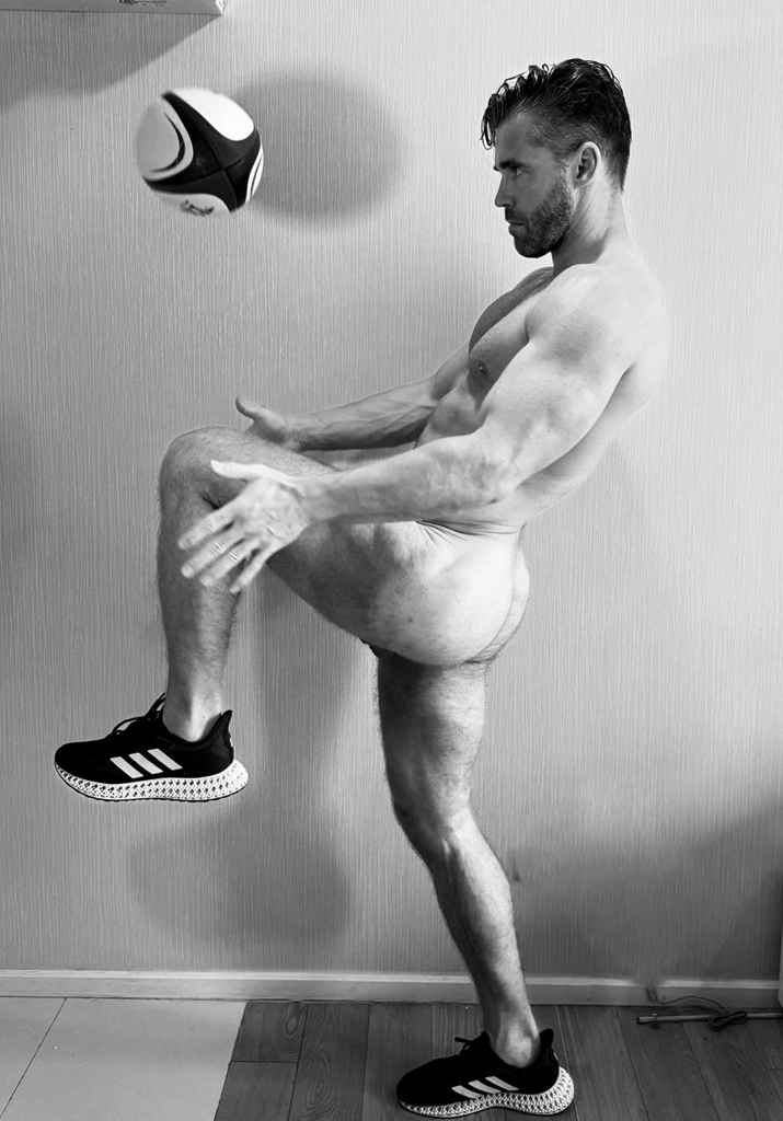 Male Eye Candy (@the_daily_candy) on Twitter photo OMG 😮 13 years later, pro rugby player <a href="/AshleyGibson812/">Ashley Gibson</a> recreates the iconic #Checkum campain!
Which version do you like better?! 🤤🤤
(Exclusive picture for <a href="/the_daily_candy/">Male Eye Candy 🍬</a> 🍬) OMG 😮 13 years later, pro rugby player <a href="/AshleyGibson812/">Ashley Gibson</a> recreates the iconic #Checkum campain!
Which version do you like better?! 🤤🤤
(Exclusive picture for <a href="/the_daily_candy/">Male Eye Candy 🍬</a> 🍬)