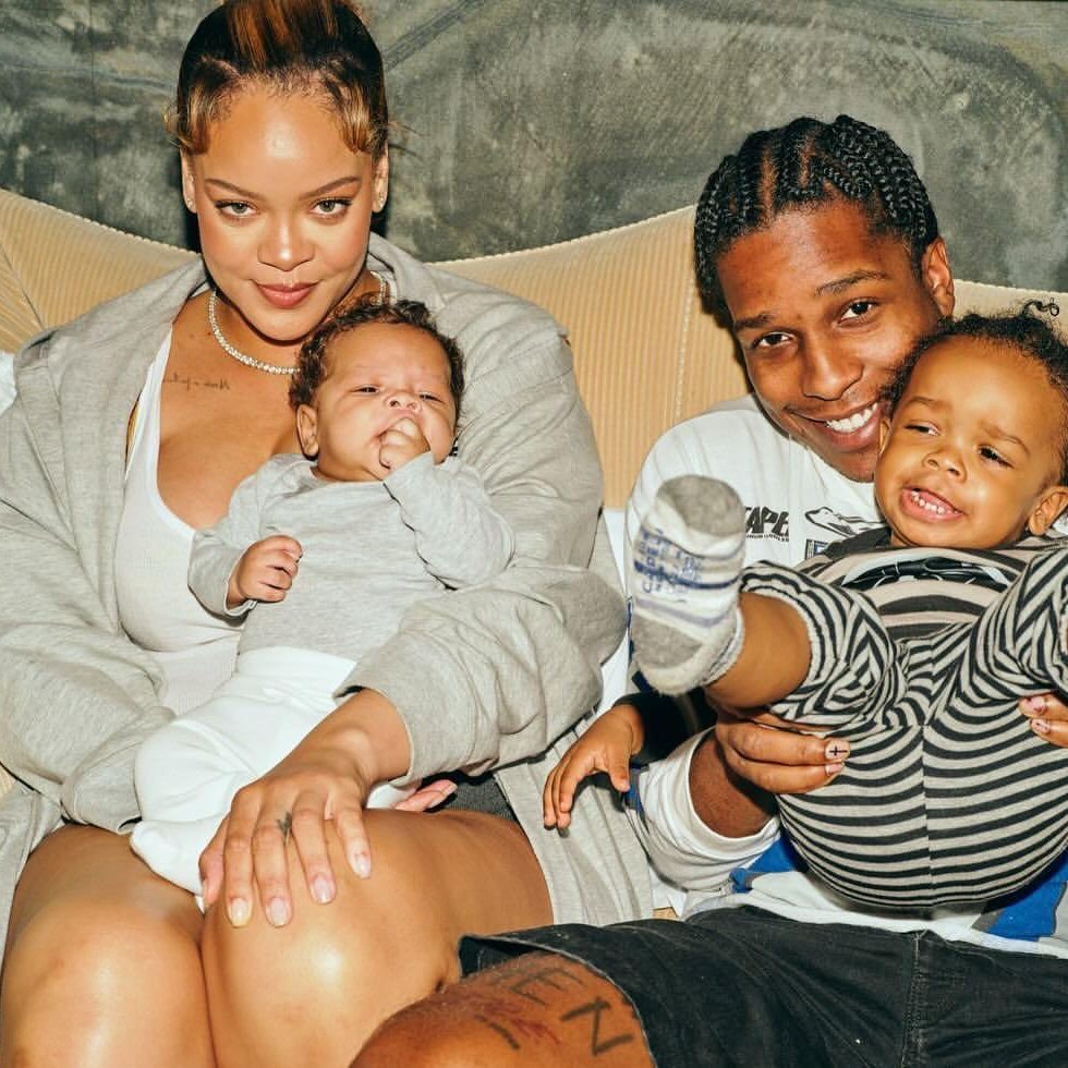 « On veut encore 10 enfants. On veut fonder une énorme famille. » - Rihanna et A$AP Rocky rêvent d’avoir 10 enfants de plus.
7 FAITS INCROYABLES QUE VOUS NE SAVIEZ PAS SUR RIHANNA ➡