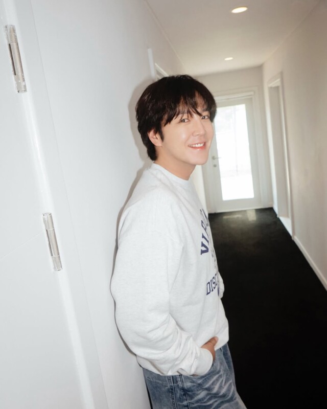 Kkorepo's tweet photo. #チャン・グンソク、さわやかな笑顔がまぶしい！…「スタジオの外は危険だ」（動画あり） 
#チャングンソク  
🔗https://t.co/lXUIGjpAug https://t.co/MbQaTOry4P