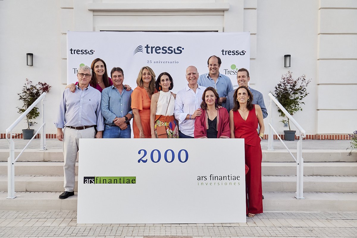 La semana pasada celebramos con todos los empleados, amigos, colaboradores y gestoras nuestro 25 aniversario 🎉 

Llevamos desde el año 2000 ayudando a nuestros clientes a alcanzar sus objetivos financieros y seguiremos haciéndolo de la mano del grupo <a href="/MoraBanc/">MoraBanc</a> ¡A por otros 25