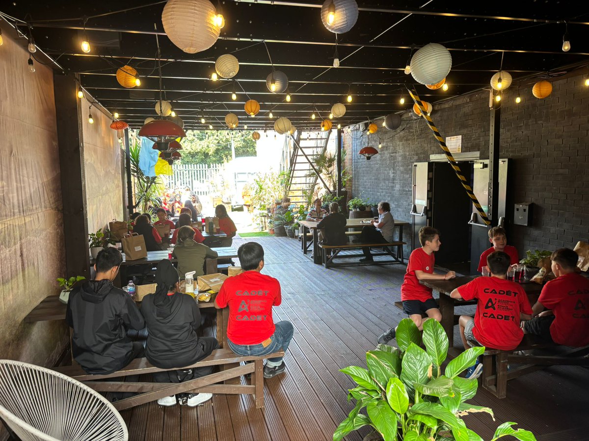 CdfCuric's tweet image. After a busy morning of incredible immersive experiences, learners are gathering in the @CULTVRLAB garden, ready for launch time! 🚀 

... Or was that lunch*? 🥪 #SpaceAcademy