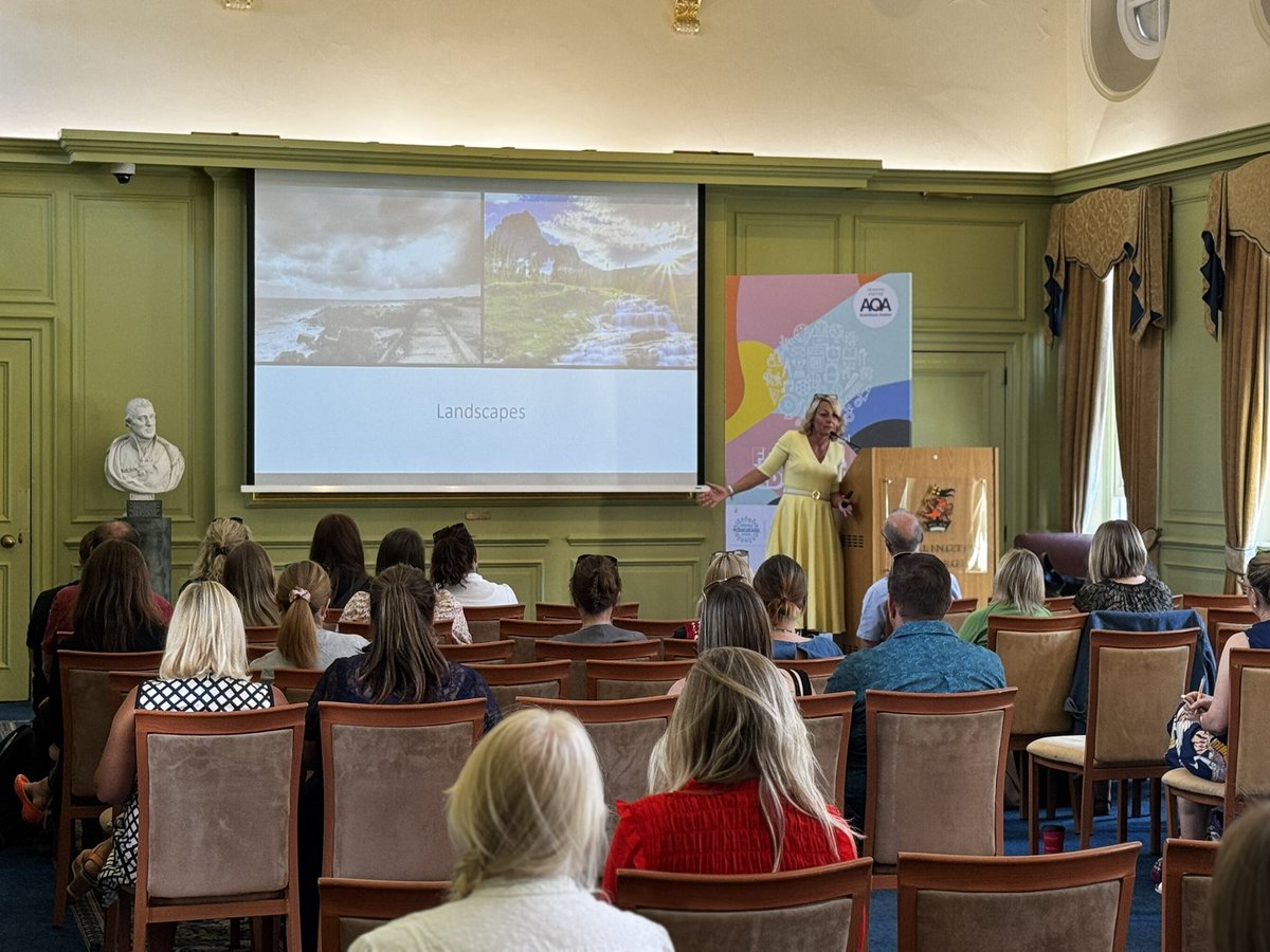 MattTeachCoach's tweet image. ‘Curriculum should be built with places that are wonderful and awe-inspiring and adventurous… show me the beauty in the curriculum.’ 

I love this from the wonderful (and super on @WALKTHRUs_5 brand!) @Emma_Turner75 🤩

Another brilliant @EducationFest session👌