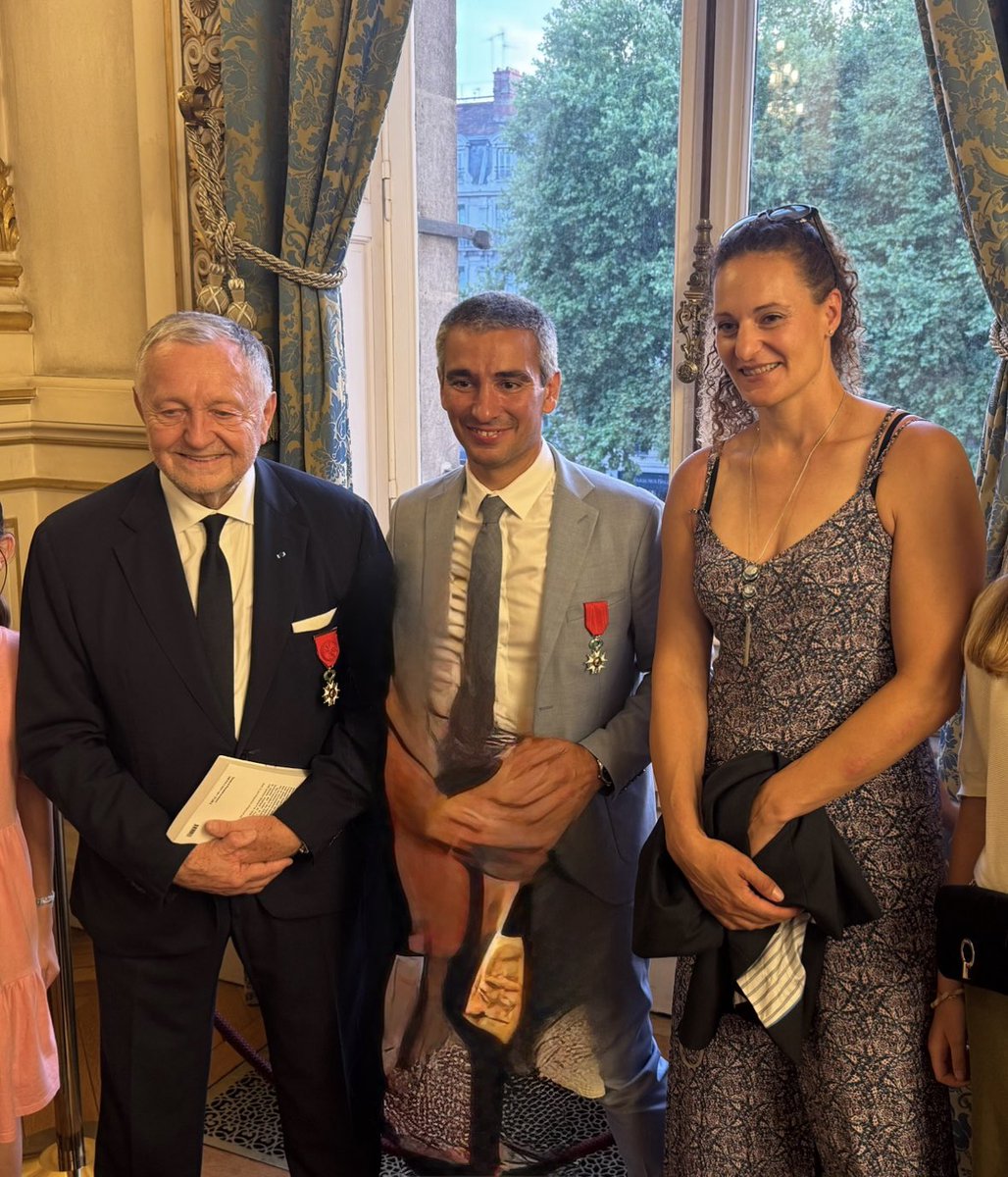 Melina Robert-Michon (@melrobertmichon) on Twitter photo Remise de la légion d'honneur pour @yanncucherat qui récompense un parcours exceptionnel ! Médaille remise par <a href="/JM_Aulas/">Jean-Michel AULAS</a> Remise de la légion d'honneur pour @yanncucherat qui récompense un parcours exceptionnel ! Médaille remise par <a href="/JM_Aulas/">Jean-Michel AULAS</a>