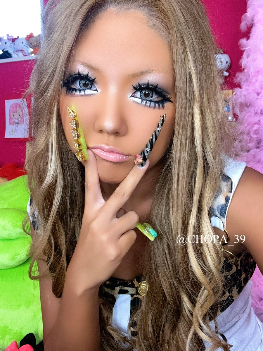 CHOPA_39's tweet image. 毎日メイク撮ったにょーん💖明日の20時載せる🌺✨️