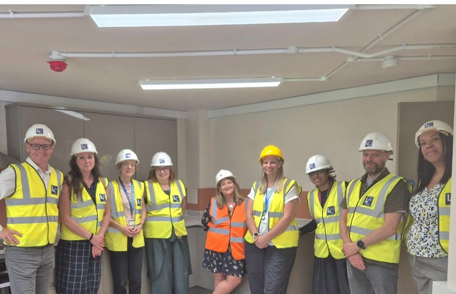 Site visit to showcase the fantastic progress we're making on upgrading the student residential facilities at University of Greenwich, Avery Hill Campus.  Works include:
- Renovating 39 self-contained flats with 167 bedrooms
- Redesigning study bedrooms
- Upgrading communal areas