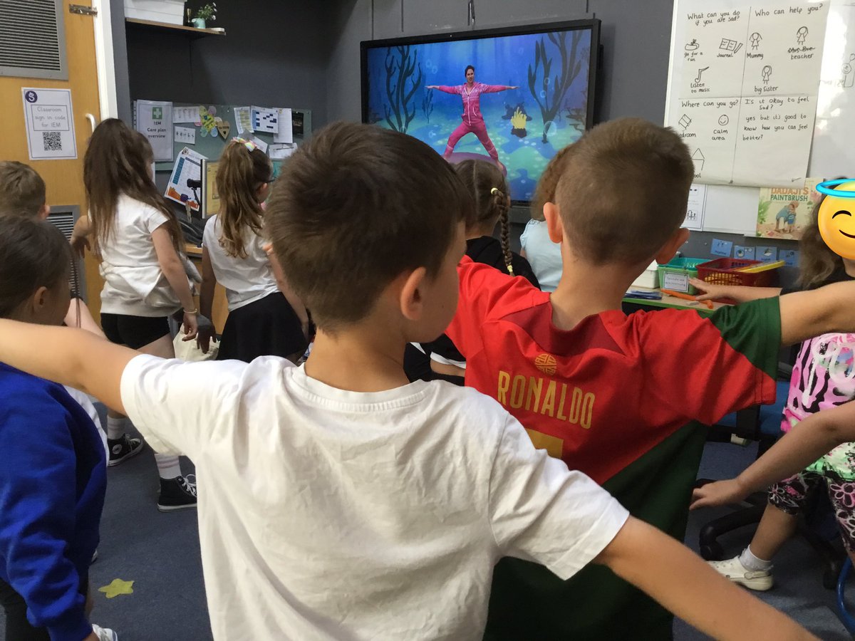 Year 1 had a quick yoga blast we love cosmic yoga 🤩🌟