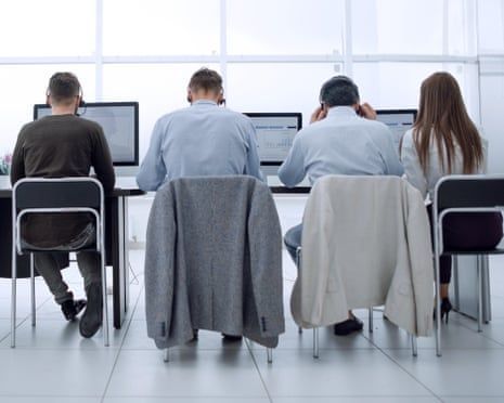 Number of new UK entry-level jobs has dived since ChatGPT launch. Vacancies for graduate jobs, apprenticeships, internships and junior jobs with no degree requirement have dropped 32% #AI theguardian.com/business/2025/…