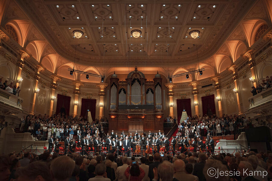 ／
「NHK交響楽団 ヨーロッパ公演2025」レポート
  公開しました
＼

🔗 nhkso.or.jp/news/20250704.…

#NHKSOEuropeTour2025
#NHKSymphonyOrchestra #FabioLuisi #RudolfBuchbinder #YingFang #OlesyaPetrova #AkikoSuwanai #JanVogler