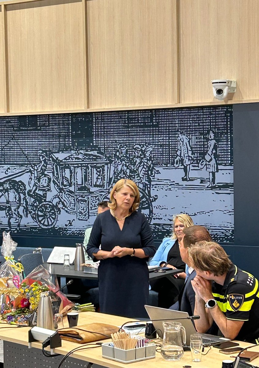 Laatste AB vergadering van de <a href="/VRH_Haaglanden/">Veiligheidsregio Haaglanden</a>. Deze ontmoetingen ga ik missen. Ben ontzettend trots op deze
prachtige samenwerking brandweer/politie/GGD. Bij grote crisissen hebben zij in de afgelopen jaren hun enorme professionaliteit meer dan bewezen! Toppers!