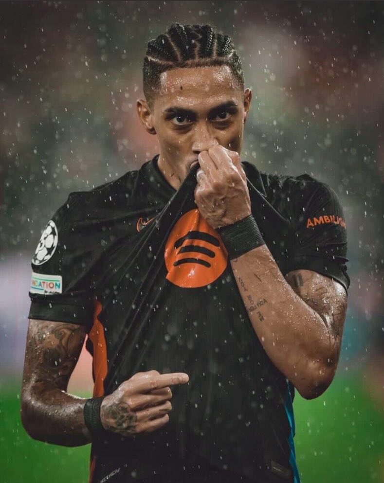 LegacyAwake's tweet image. صرت احبه اكثر من قبل 

الوفاء للرجال فقط ، رافينيا للابد ❤️❤️❤️❤️❤️❤️❤️❤️❤️