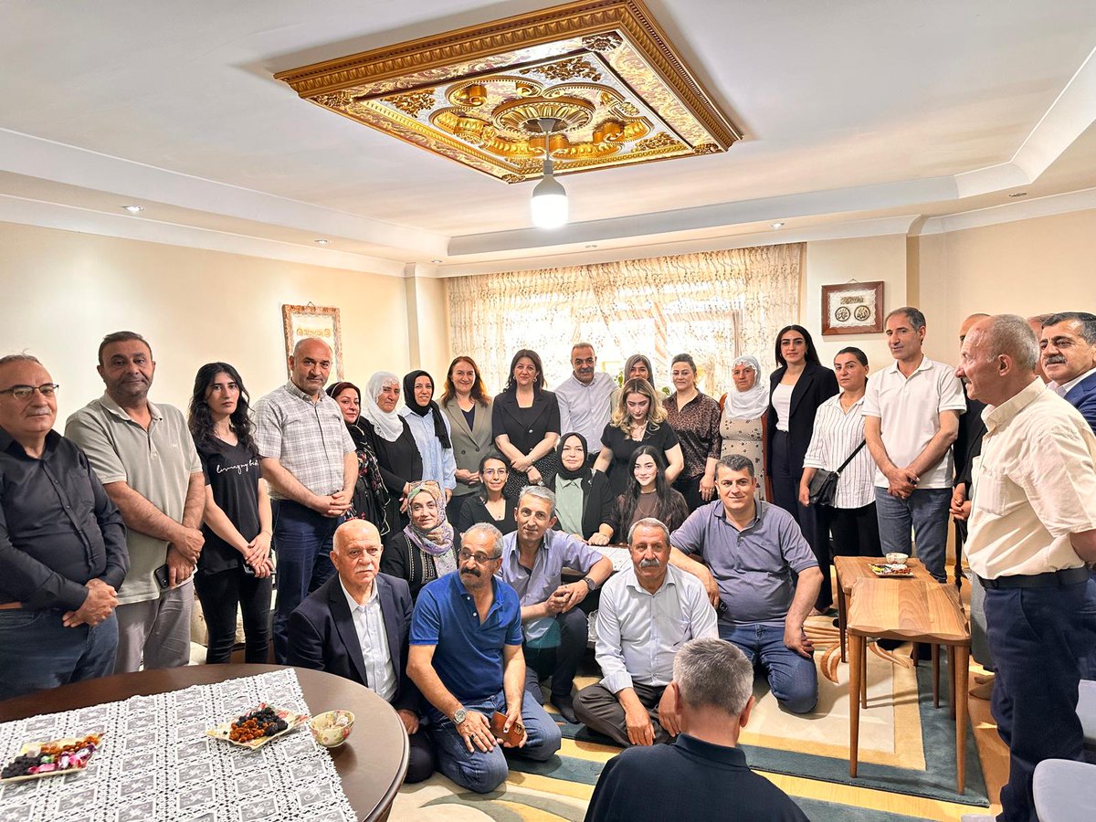 DBP WAN (@dbp_wan) on Twitter photo Uzun süre haksız hukuksuz şekilde tutsak alınan yoldaşımız, önceki dönem DBP il eş başkanımız #HarunOkay'ı ziyaret ettik, kucaklaştık, hasret giderdik.
Tüm siyasi tutsaklar özgür kalana kadar mücadelemiz devam edecek.
<a href="/dbp_wan/">DBP WAN</a> <a href="/av_cemaldemir/">Cemal Demir</a> <a href="/gonul_uzny/">Gönül Uzunay</a> Uzun süre haksız hukuksuz şekilde tutsak alınan yoldaşımız, önceki dönem DBP il eş başkanımız #HarunOkay'ı ziyaret ettik, kucaklaştık, hasret giderdik.
Tüm siyasi tutsaklar özgür kalana kadar mücadelemiz devam edecek.
<a href="/dbp_wan/">DBP WAN</a> <a href="/av_cemaldemir/">Cemal Demir</a> <a href="/gonul_uzny/">Gönül Uzunay</a>
