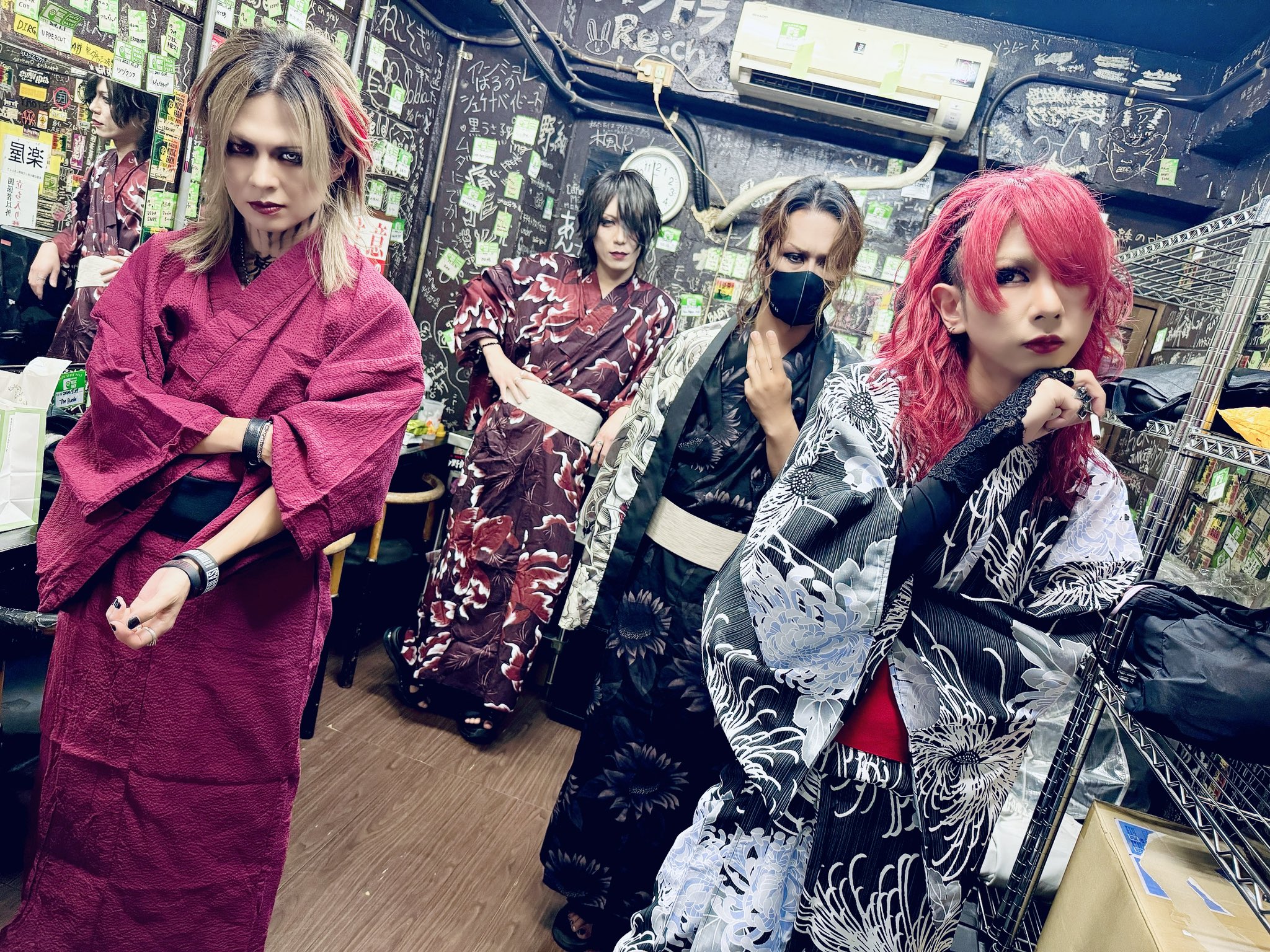 芸能人愛用アイテム特集 NICOLAS_OFFICIAL  X: on アイドル