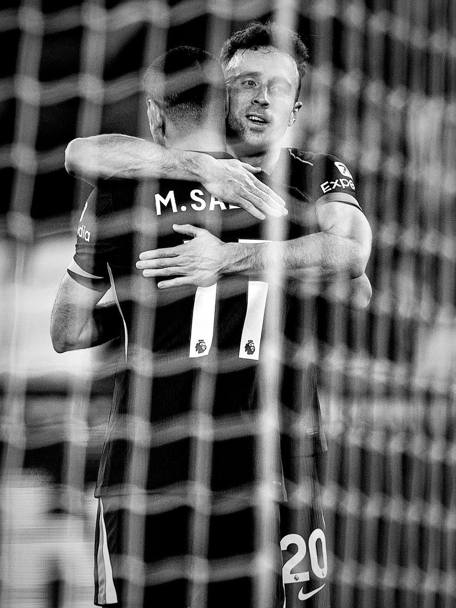 Mohamed Salah: "Saya benar-benar kehilangan kata-kata. Sampai kemarin, saya tidak pernah berpikir akan ada sesuatu yang akan membuat saya cemas untuk kembali ke Liverpool setelah liburan. Rekan setim datang dan pergi tetapi tidak dengan cara seperti ini. Akan sangat sulit untuk