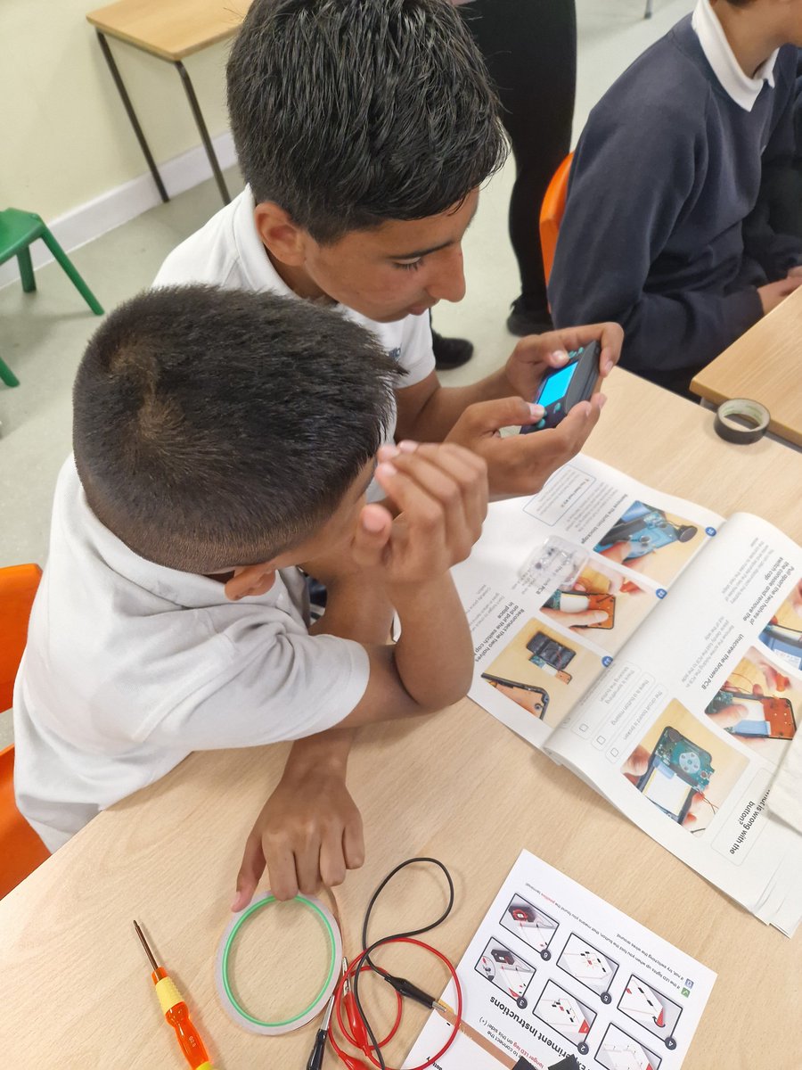 We brought <a href="/theteamrepair/">Team Repair</a> to life during #LondonClimateActionWeek2025!

Children at Hillbrook Primary built circuits, fixed retro tech 🎮, and learned how repair reduces #EWaste. 🌱
Inspiring the next generation of #STEM changemakers! ♻️🌍  <a href="/wandbc/">Wandsworth Council</a>