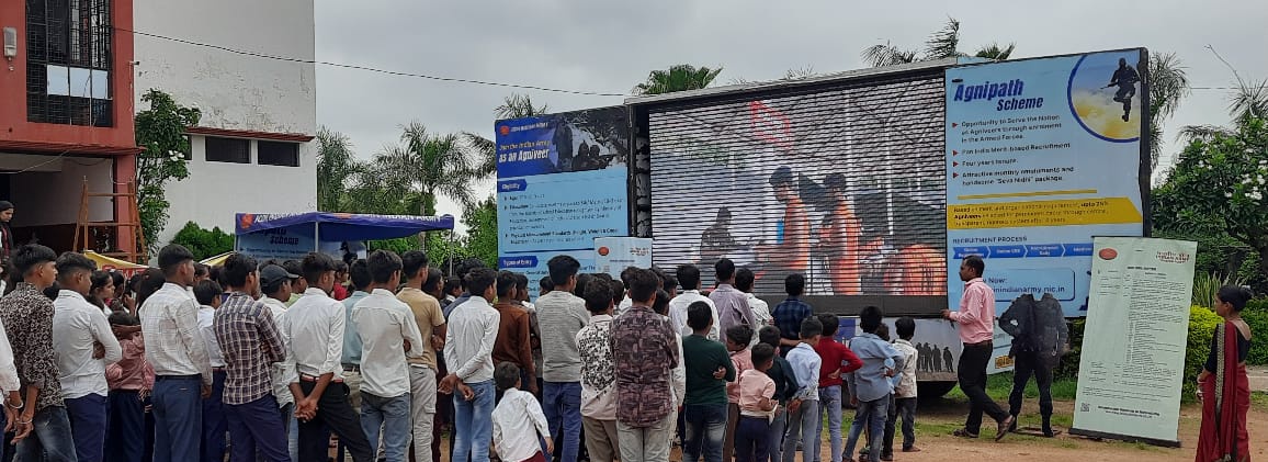 PRO Defence Lucknow (@prodeflko) on Twitter photo Caravan Talkies energizes Lalitpur
Launched at Rishi Raj Inter College, Birari & Raghuveer Singh Govt Degree College, Khadowara, the 4-day Army outreach by <a href="/DIRECTORATERTG/">Directorate General of Recruiting - Indian Army</a>, HQ Recruiting Zone Lucknow & ARO Agra brings inspiration, opportunity & awareness to youth in remote areas Caravan Talkies energizes Lalitpur
Launched at Rishi Raj Inter College, Birari & Raghuveer Singh Govt Degree College, Khadowara, the 4-day Army outreach by <a href="/DIRECTORATERTG/">Directorate General of Recruiting - Indian Army</a>, HQ Recruiting Zone Lucknow & ARO Agra brings inspiration, opportunity & awareness to youth in remote areas