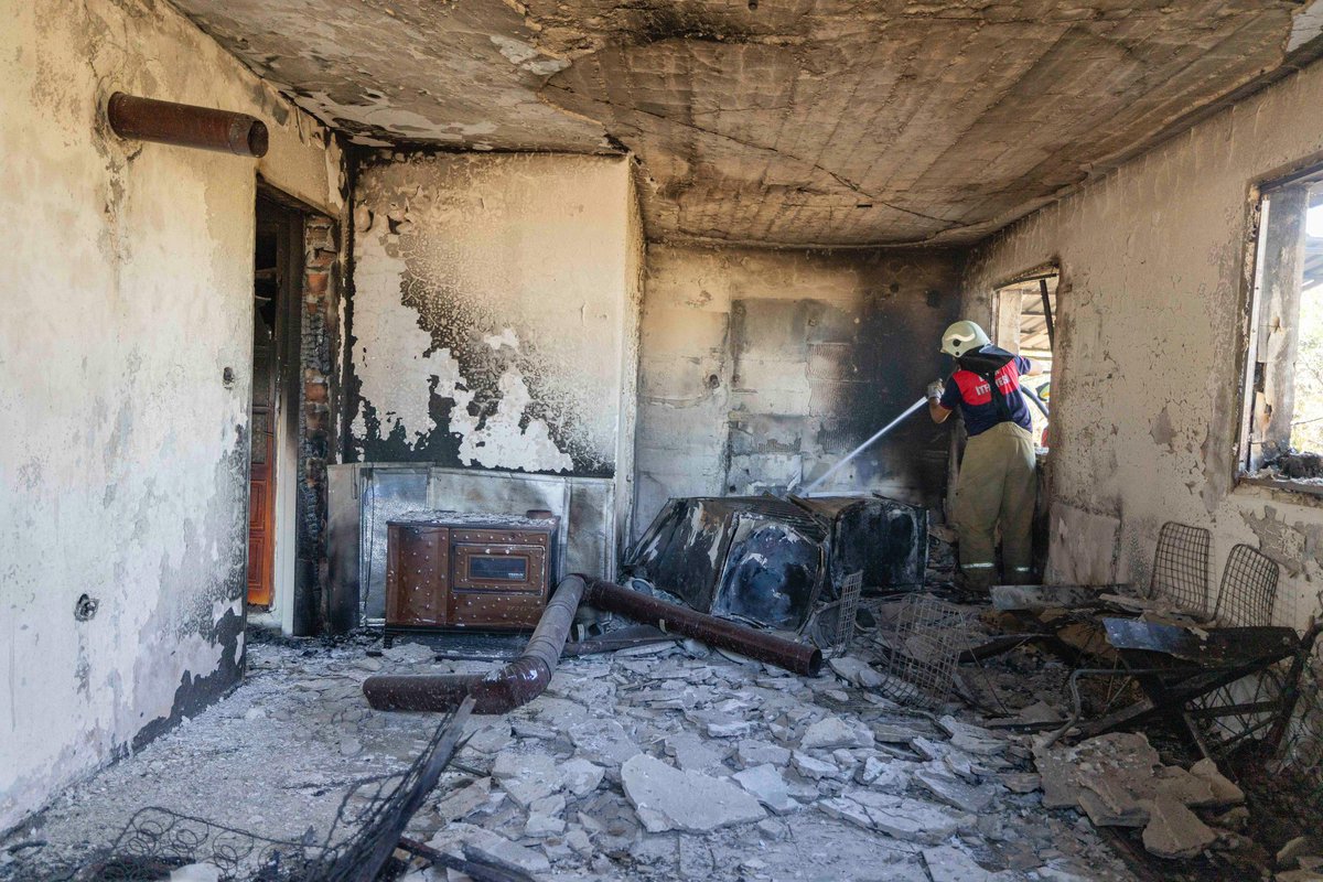 Günlerdir mücadele ettiğimiz yangınlarda ormanlarımız, köylerimiz, yüzlerce vatandaşımızın evi, tarım ve üretim alanlarımız maalesef yandı, ciddi zarar gördü. 

Çok üzgünüz; ancak tüm yaraları sarmak ve bu zor günleri aşmak zorundayız. Dayanışma için en kısa zamanda bir kampanya