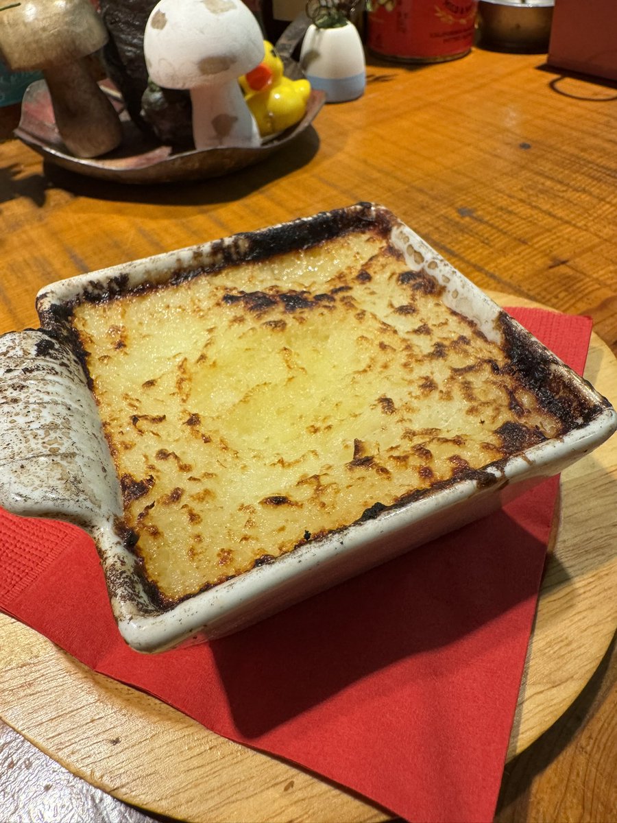 sho_untra's tweet photo. たこべえさん🫶
たこ焼きも美味しいけど、隠れた代表作シェファーズパイ🫰
チンチロハイボールとテキーラを添えて🤣
#tacobe
#野毛 https://t.co/LiuCSPrUWF