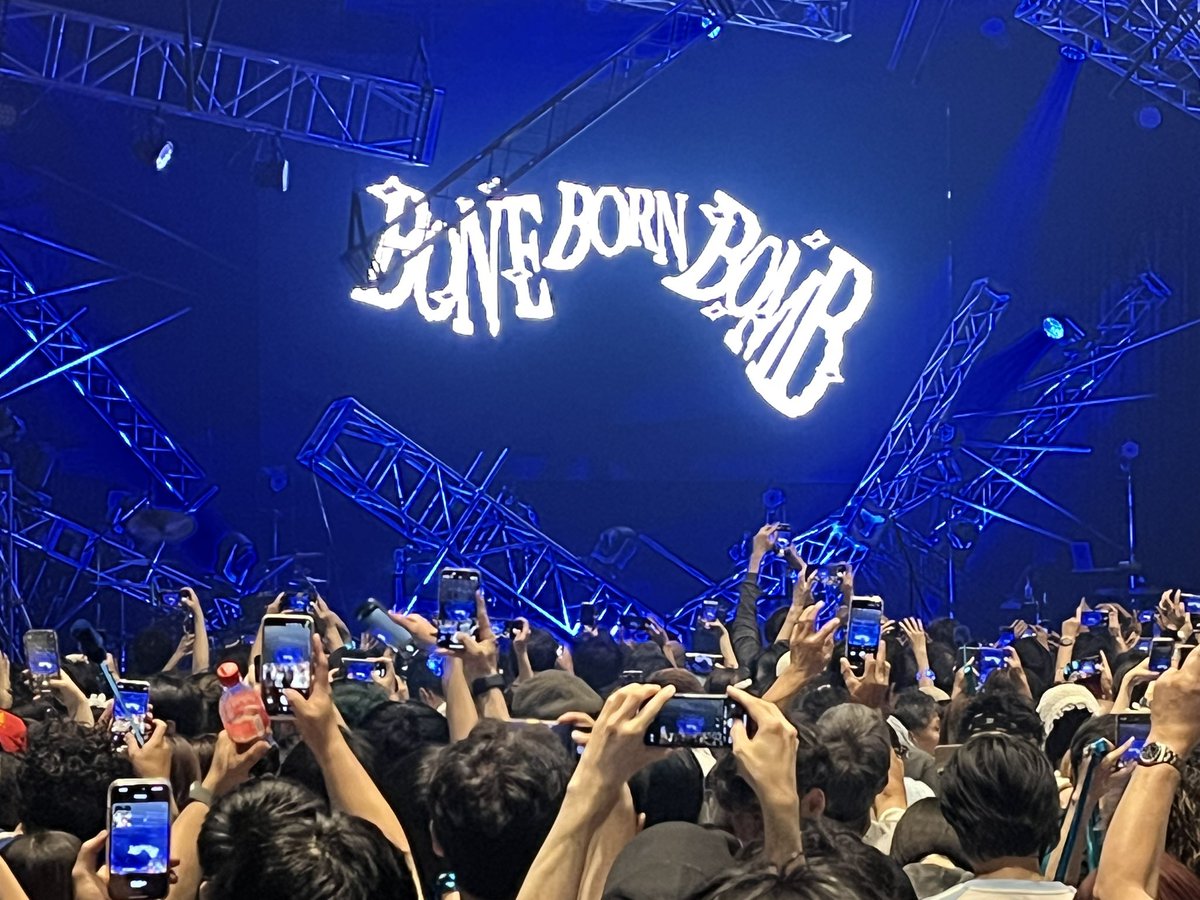 anoのライブ、とっても良かった…。今しか見られない、いつか見られなくなってしまうかもしれない、あのちゃんらしいライブでした。