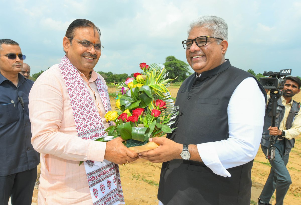 byadavbjp's tweet photo. आज खैरथल-तिजारा की पावन धरती पर राजस्थान के मुख्यमंत्री श्री @BhajanlalBjp जी का स्वागत किया।

मुख्यमंत्री जी के साथ एक पेड़ माँ के नाम अभियान के अंतर्गत पौधरोपण भी किया। https://t.co/JCvytzHWhc