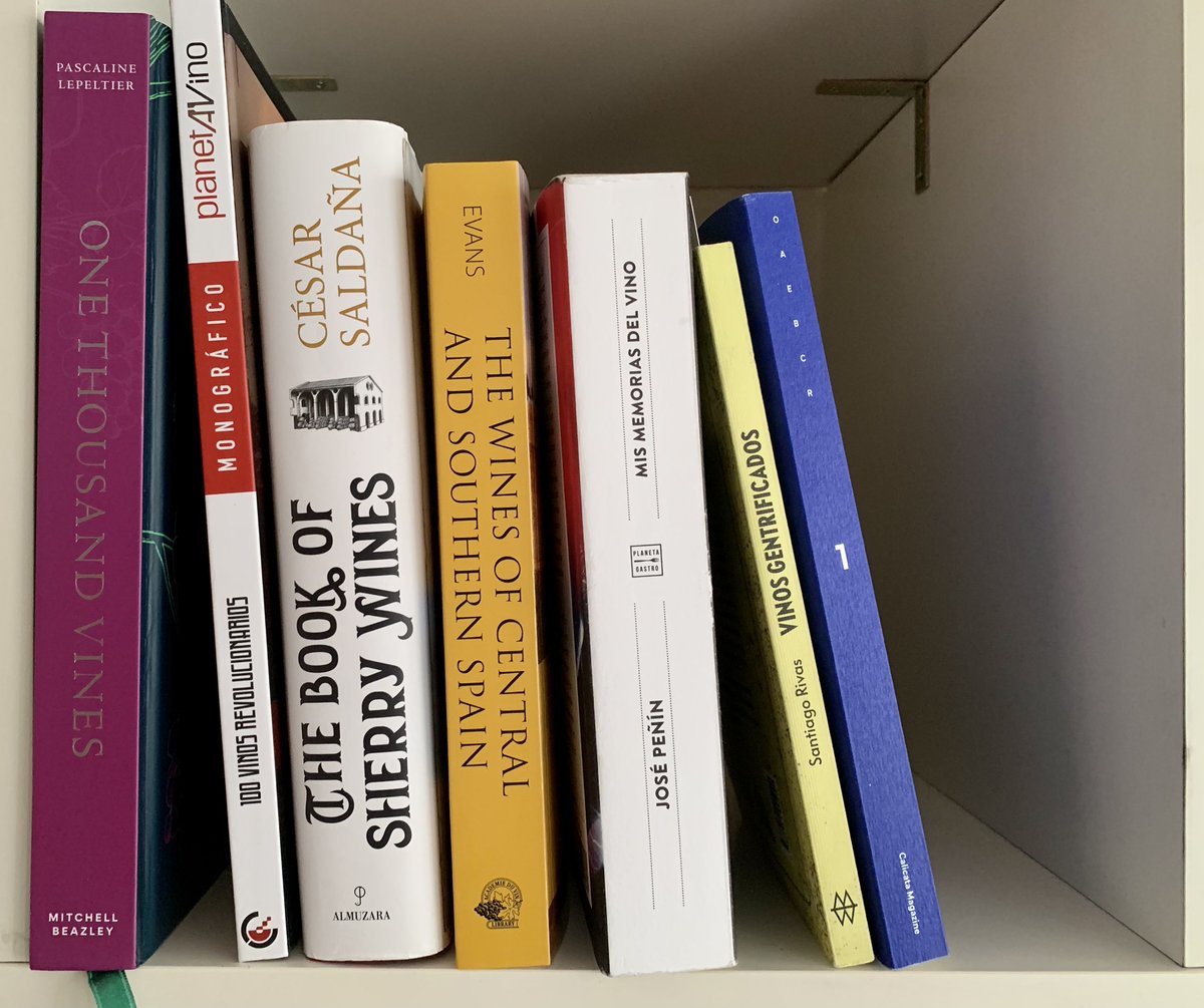 Estos son algunos de los libros de vinos que hemos leído últimamente: ensayo, memorias, publicaciones en inglés sobre vino español...

👉spanishwinelover.com/ultimas-lectur…