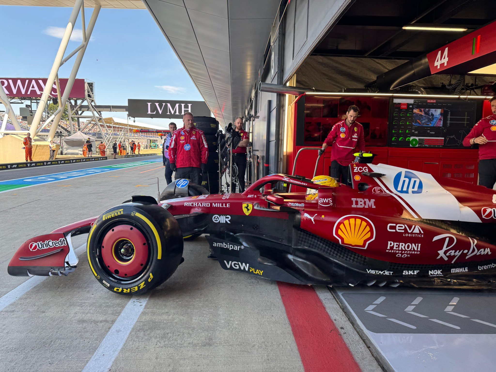FP1 British Grand Prix 2025: Hamilton’s Ferrari Sets Pace Amid Tight Battle with McLaren and Mercedes | ScuderiaFans.com